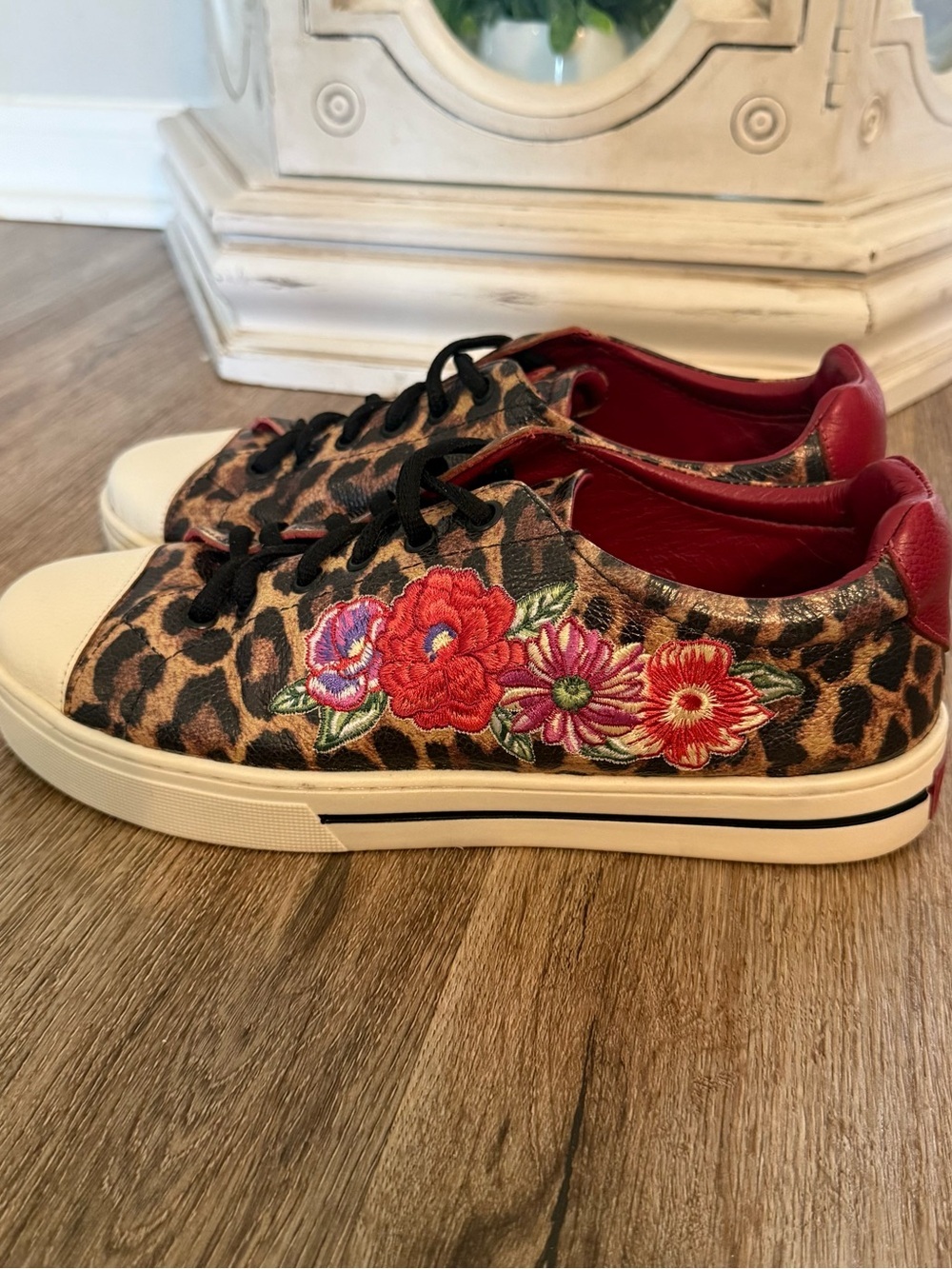 Brighton Leather Sneakers Garden Spots Leopard Print Floral Embroidered Size 8 - Picture 4 of 9